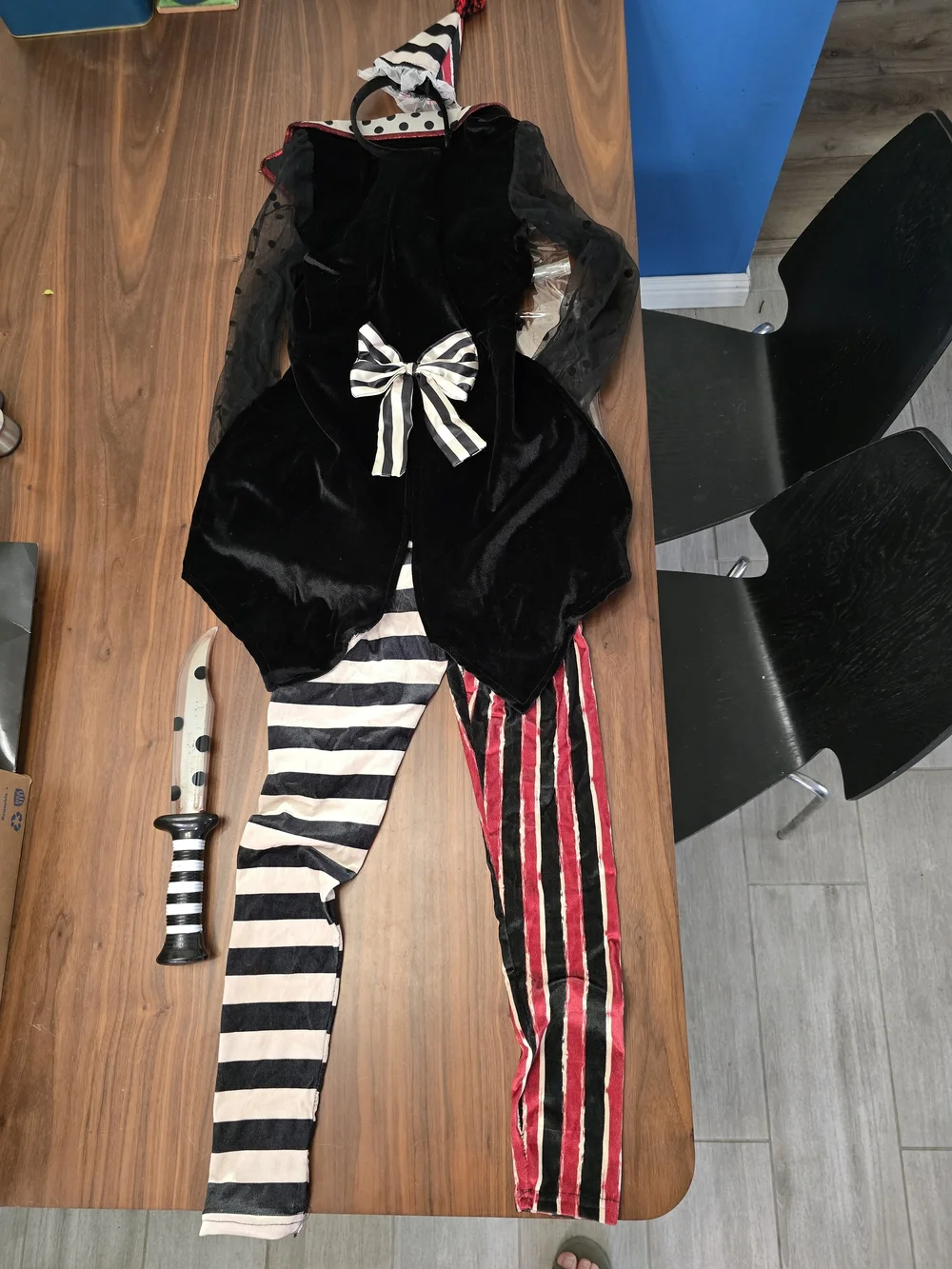 Spirit Halloween Dark Vintage Clown Costume - Black & Red With Stripes